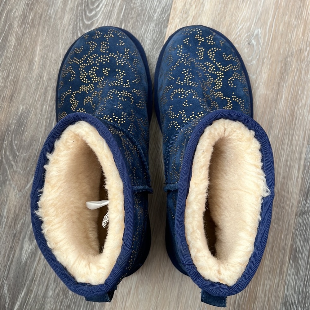 Ugg Short Boot Blue With Gold Pattern - image 7